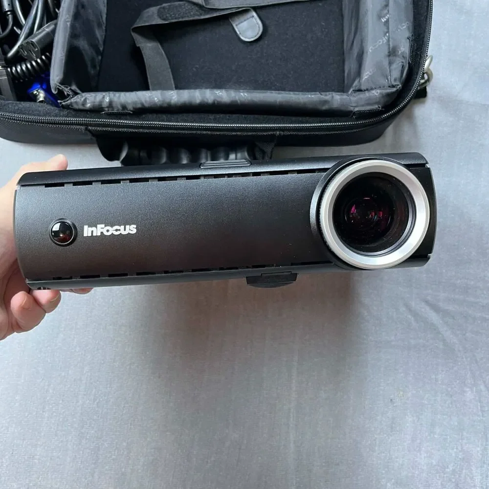 InFocus IN35 DLP Projector w/ Case, VGA & Power Cables – Tested – Portable